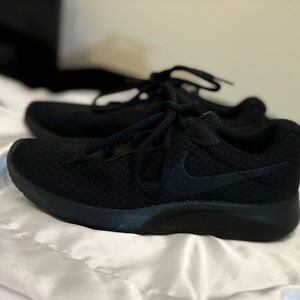 Women’s Nike Tanjun Sneakers- All Black
